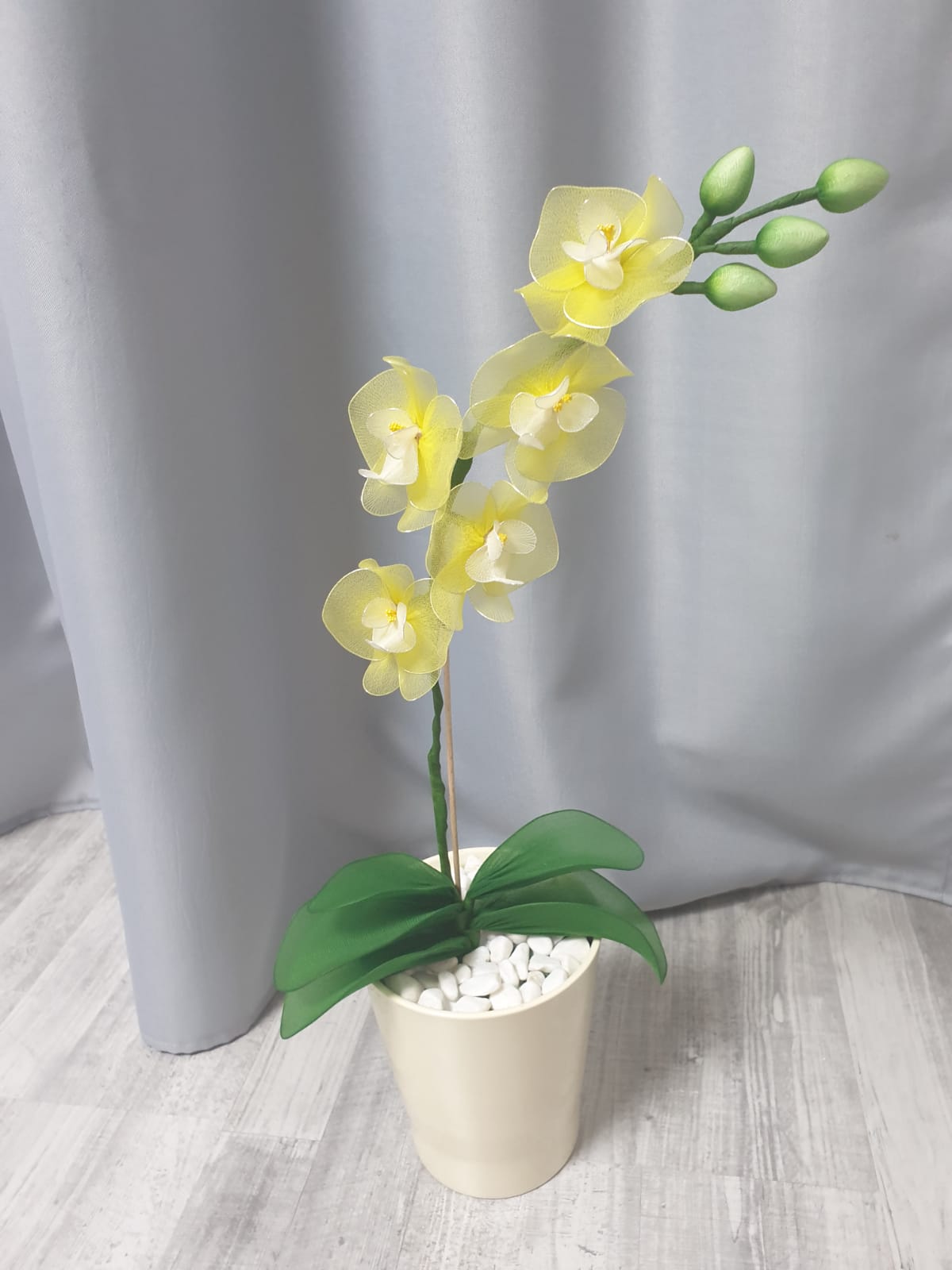 Cvjetovi od najlonskih čarapa